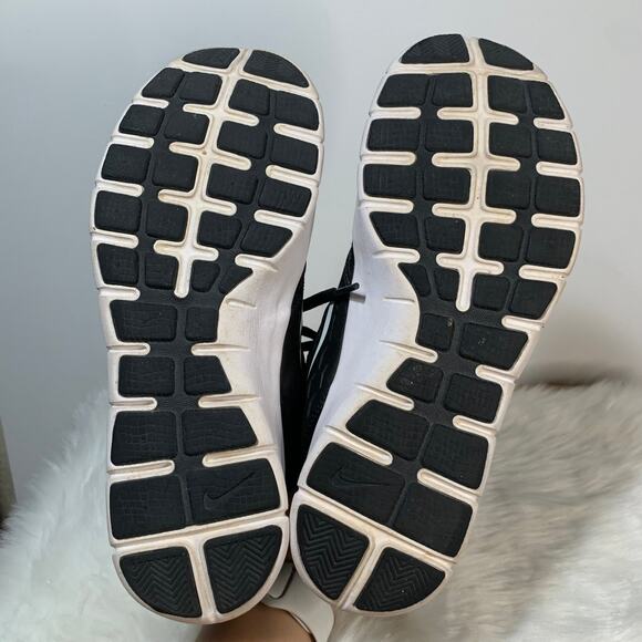Nike Women's Black Athletic Shoes size 7.5 - Picture 4 of 10